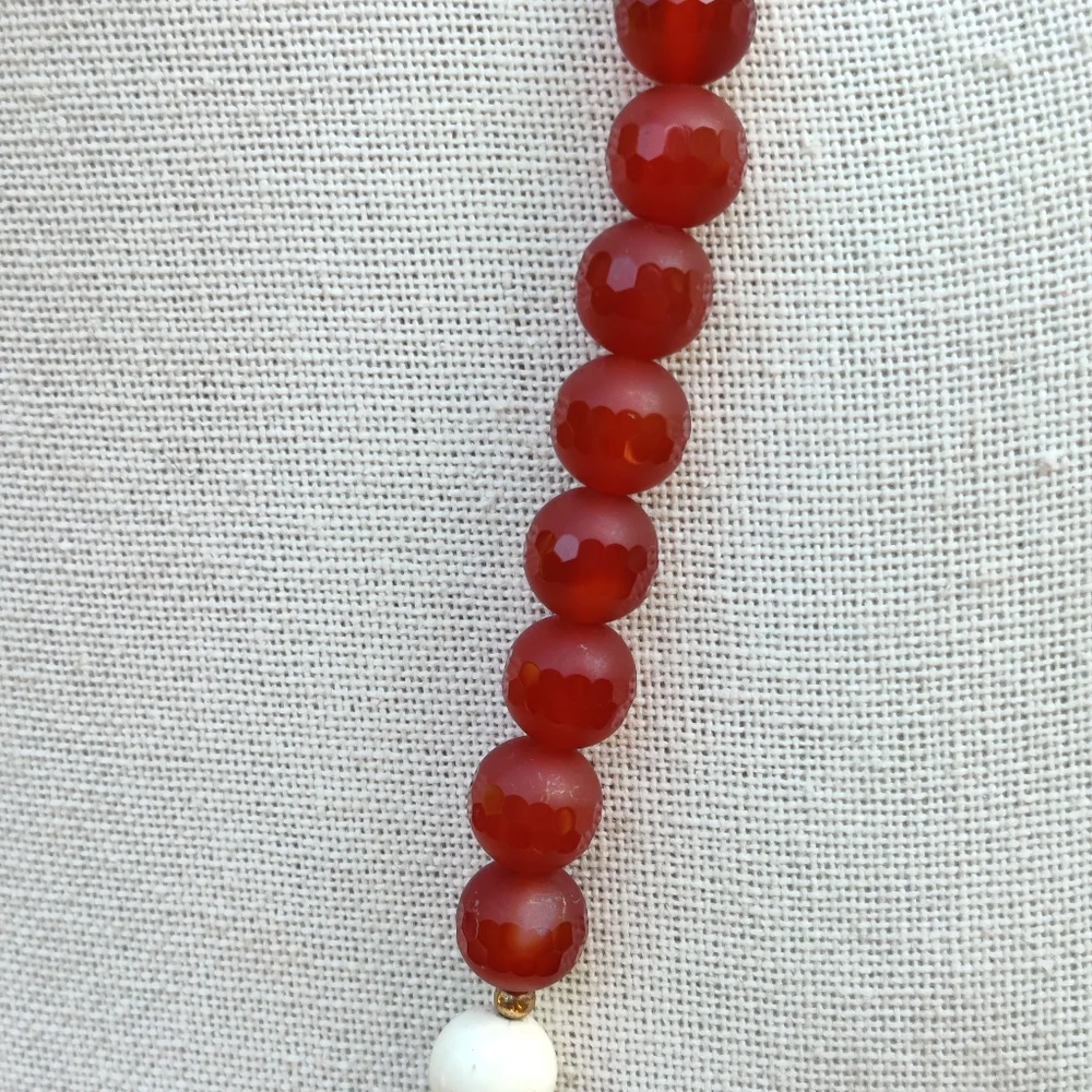Boho 30" red jade and white howlite turquoise druzy tassel necklace - Picture 5 of 16